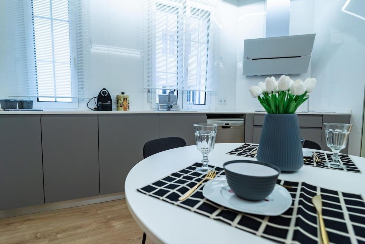 Lujoso Y Amplio Apartamento Con Parking Incluido Leon Exterior photo